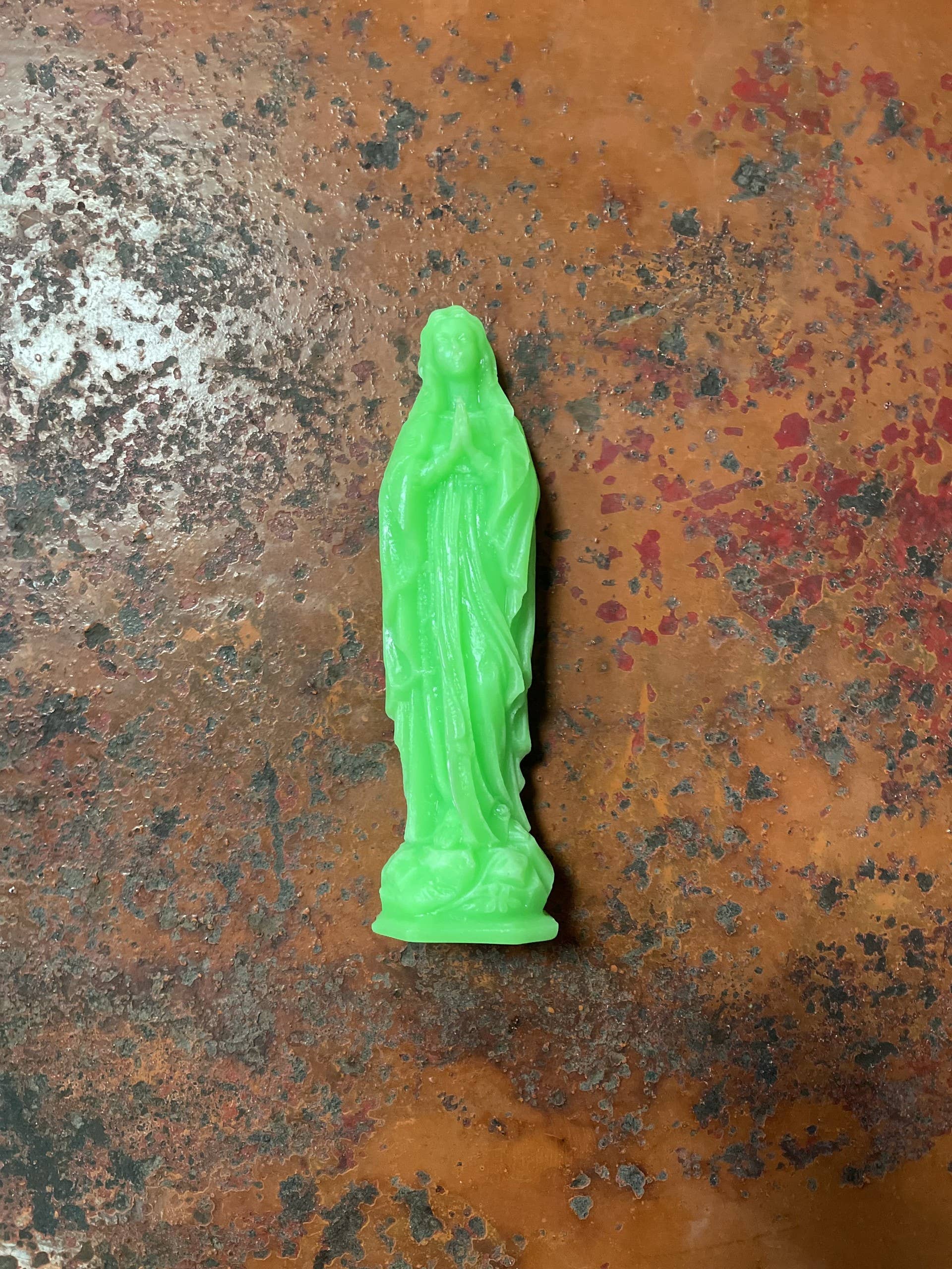 Petite Madone en cire coloris Vert Fluo