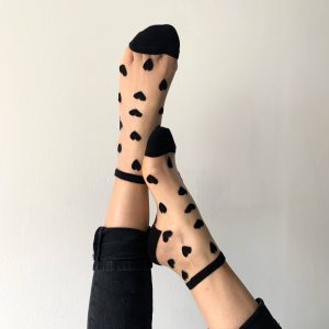 Chaussettes transparentes coeurs noirs