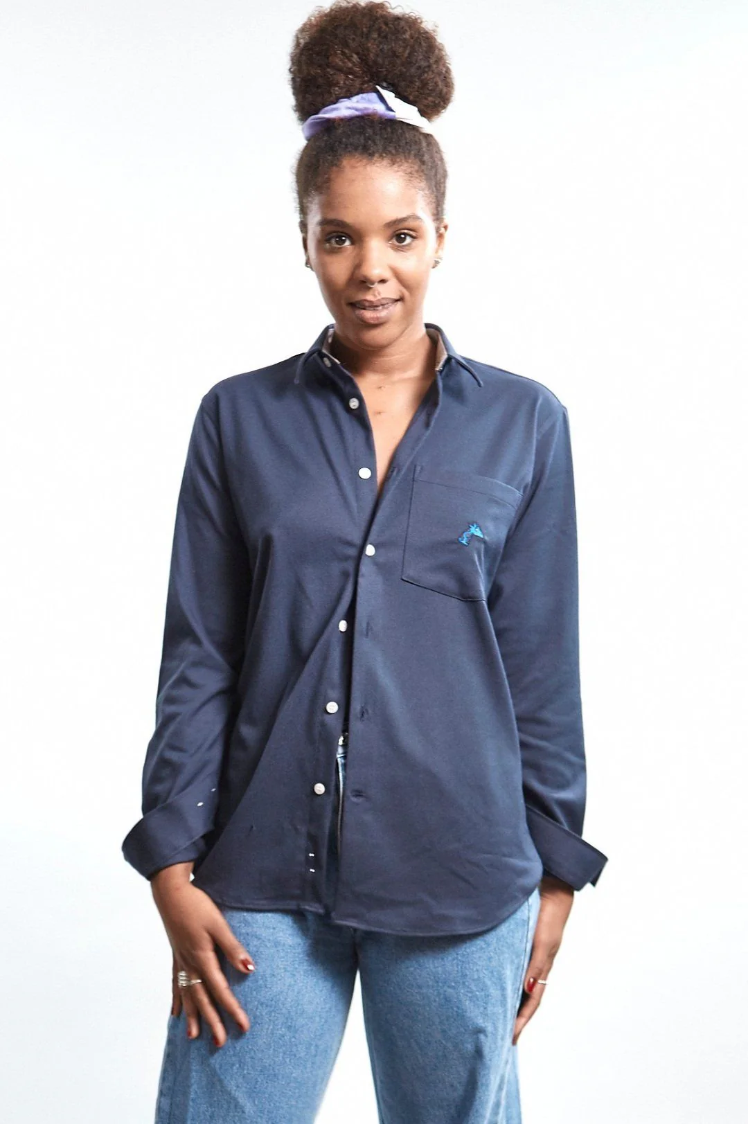 Chemise unisexe upcyclée - Bleu marine – Image 3