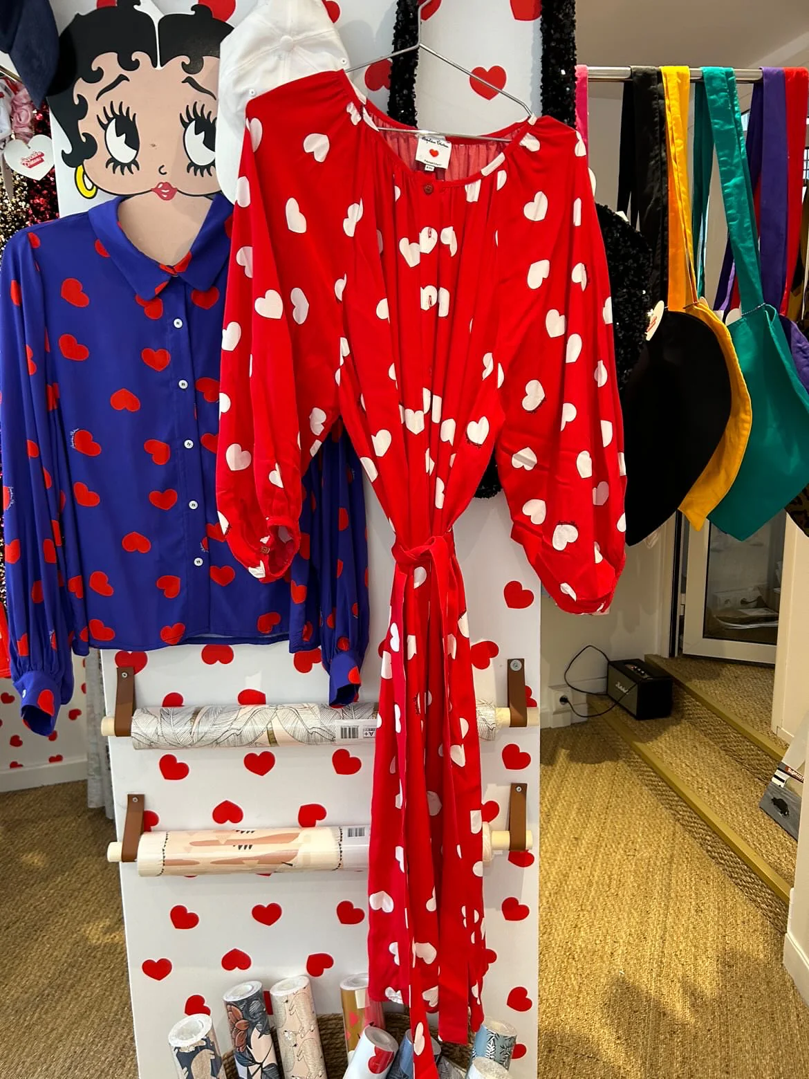 Robe FELICIA Rouge Coeurs Blancs – Image 2