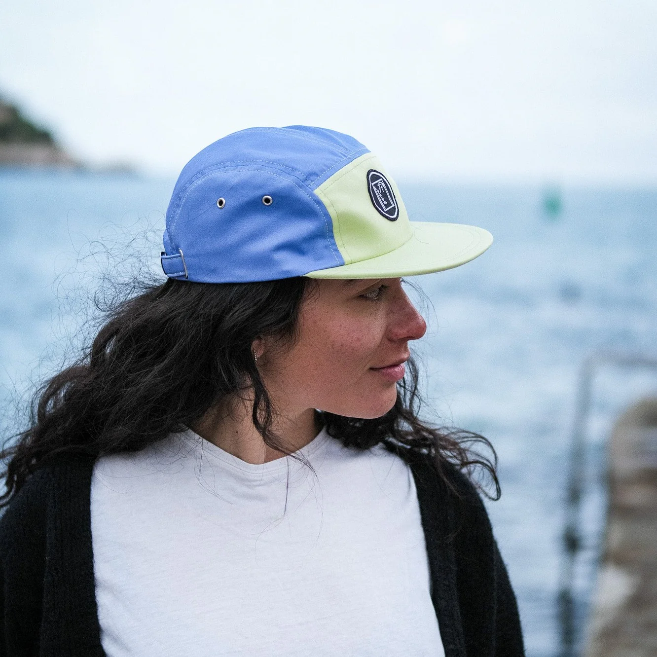 CASQUETTE 5 PANELS AZUR - bleu azur et vert anis pour femme – Image 2