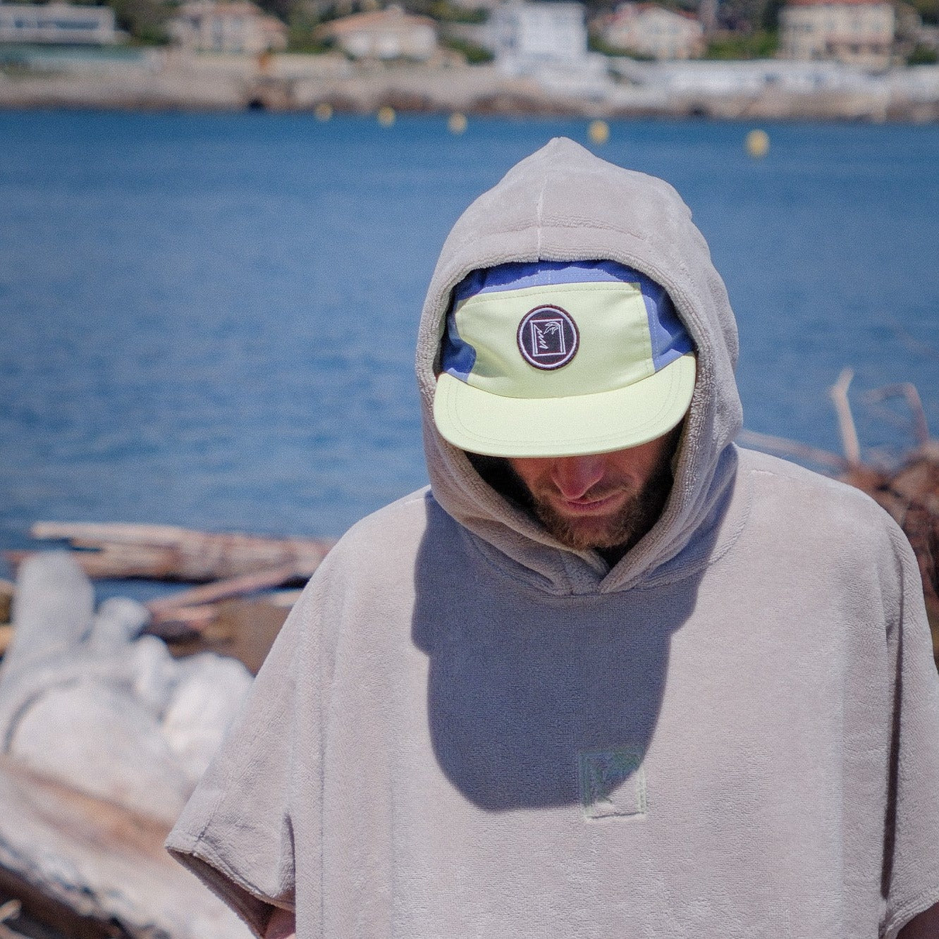 CASQUETTE 5 PANELS AZUR - bleu azur et vert anis pour homme – Image 3