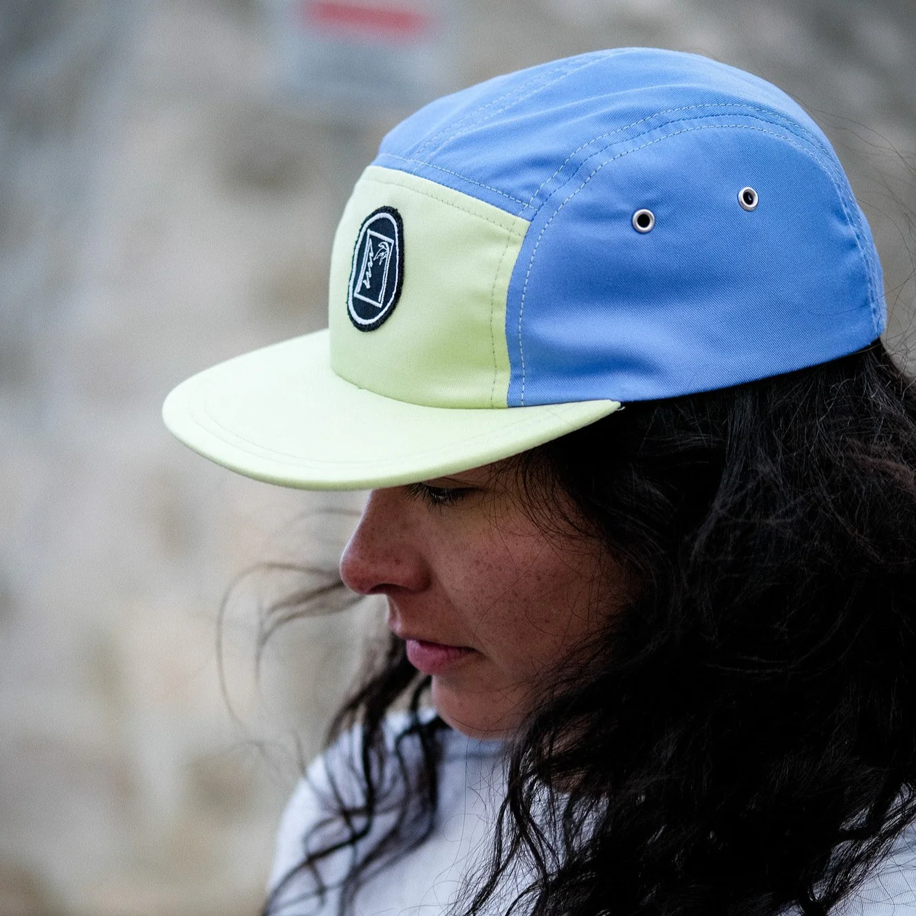 CASQUETTE 5 PANELS AZUR - bleu azur et vert anis pour femme – Image 3