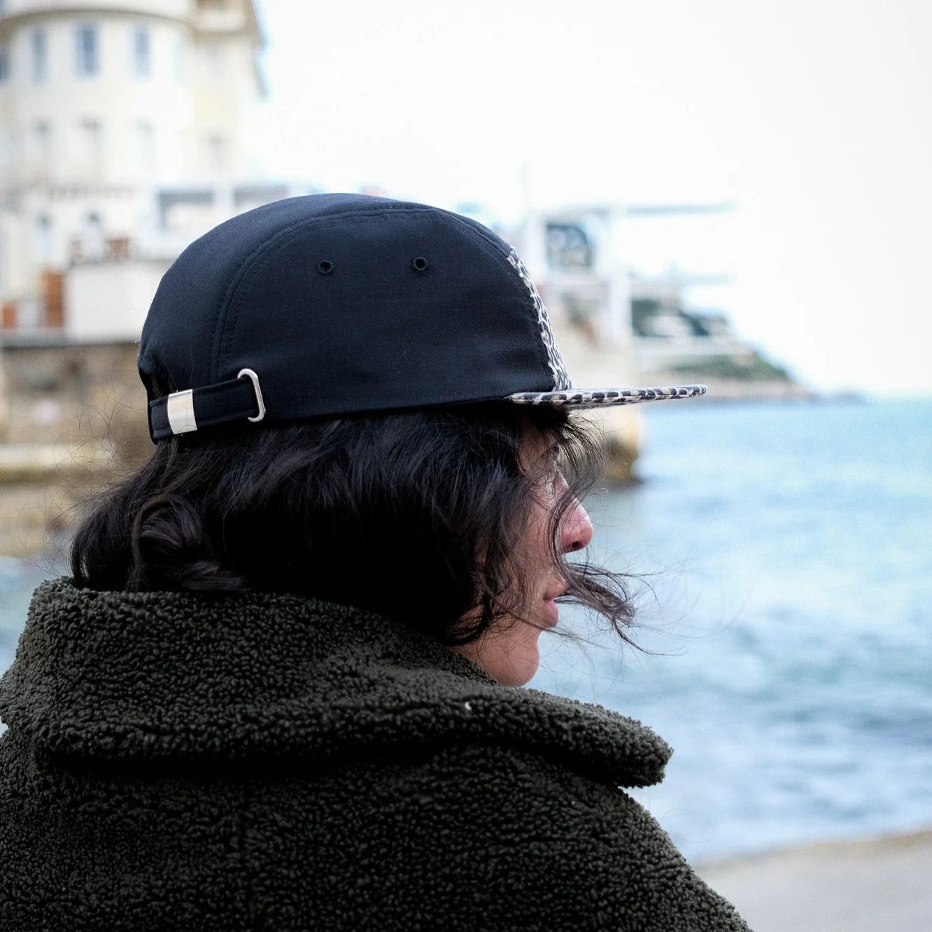 CASQUETTE 5 PANELS LÉO - Noir et léopard pour homme – Image 4