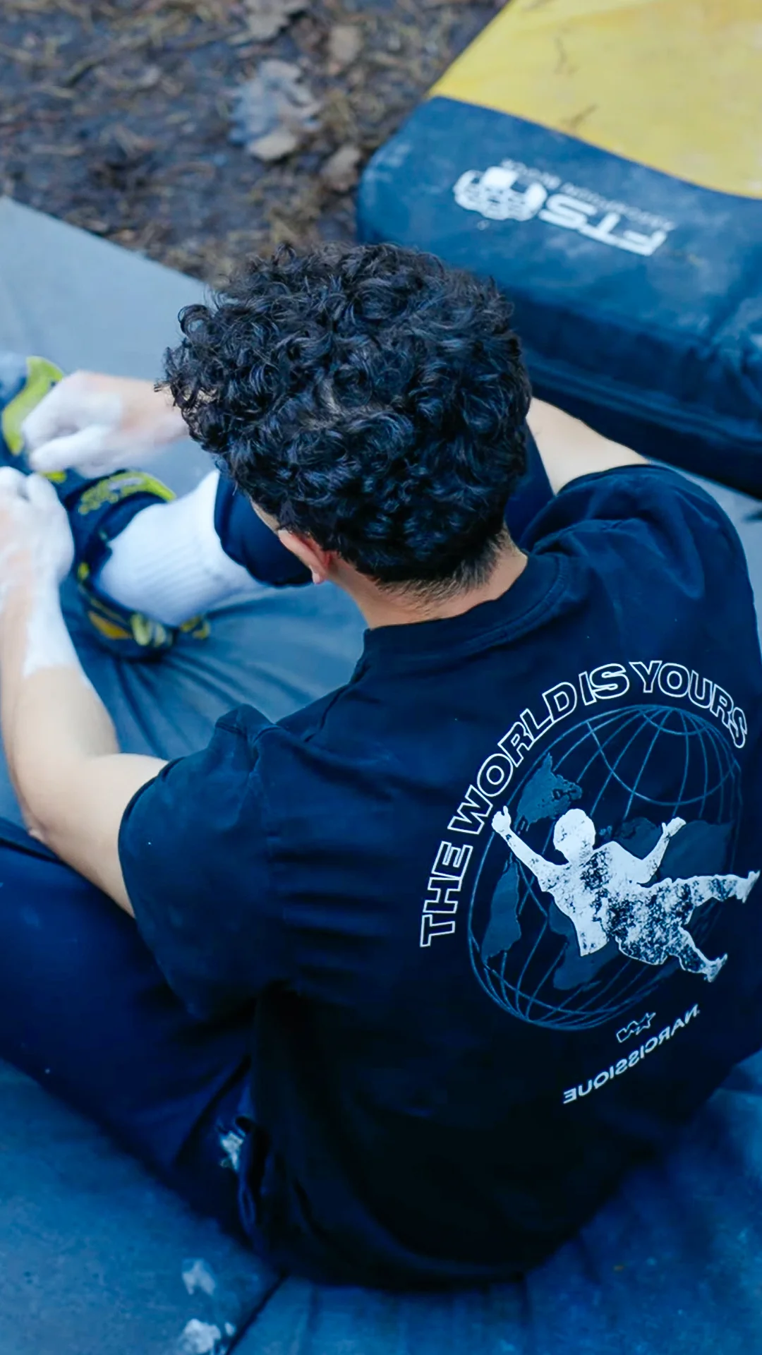 "Hold Your Dreams" Tee BLACK – Image 2